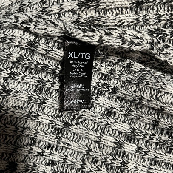 4/$20 Knitted sweater - Picture 3 of 3